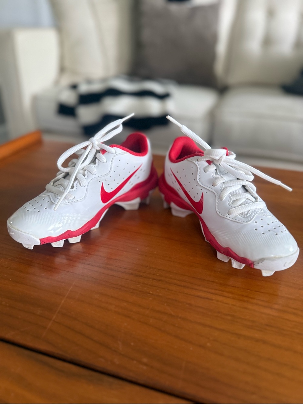 Nike Kids White and Red Soccer Cleats | Size 12 - Picture 4 of 6